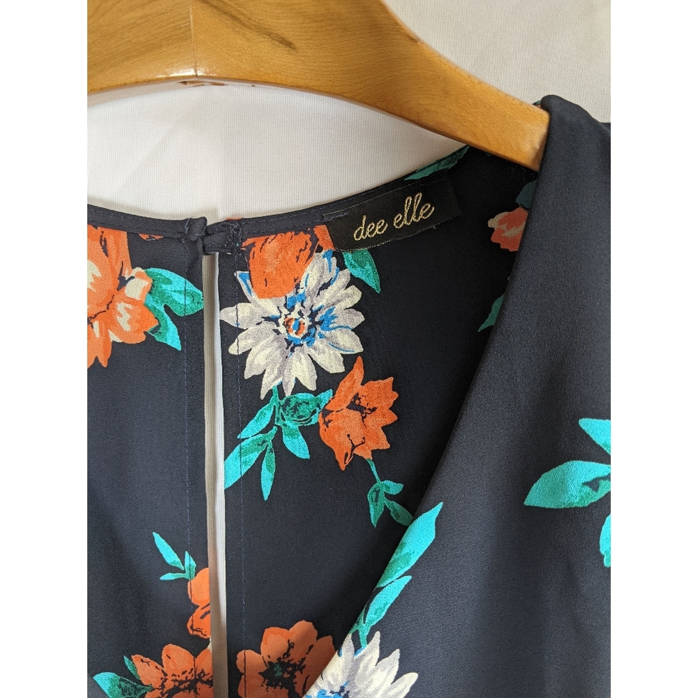 Dee Elle Floral Dress w Peek-a-boo Back Detail 💐 - Picture 7 of 14